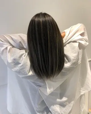 ミディアム カラー ブリーチ無し白髪ぼか し/艶髪/津嘉山のヘアスタイル