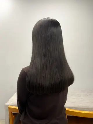 セミロング nude所属・𝐀𝐦𝐞𝐫𝐢 /透明感カラーのヘアスタイル