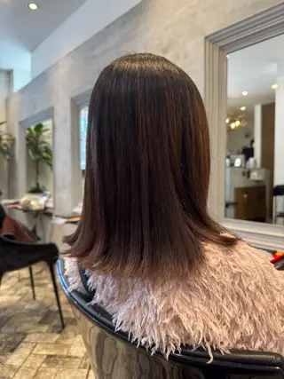 ミディアム ラグノ所属・岩間 美穂のヘアスタイル