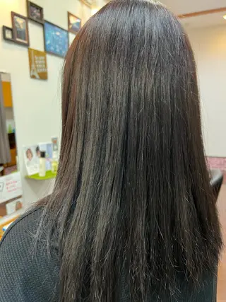 セミロング カラー 亀田 未有のヘアスタイル