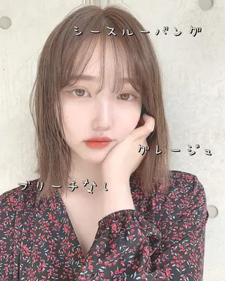 ミディアム カラー レイヤーカット 透明感カラーのヘアスタイル