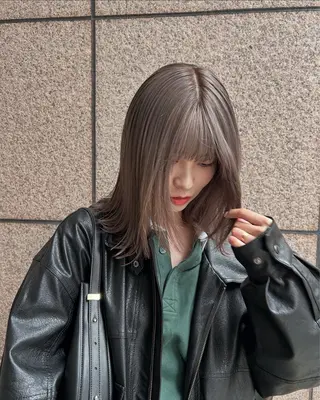 ミディアム カラー ハイトーンボブ 前田 表参道　グレージュのヘアスタイル