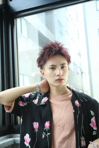 ショート カラー パーマ メンズ 森下 佑大のヘアスタイル