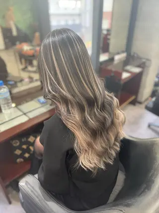 ロング カラー ハイトーンエクステ 🎩カズキ🎩のヘアスタイル