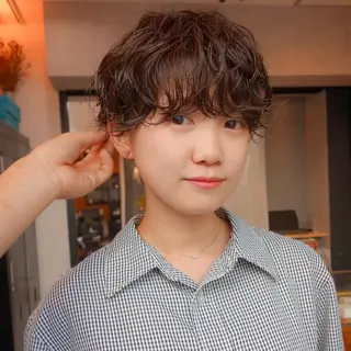 ショート パーマ ブロンド／ブリーチ 【SITY.】のヘアスタイル