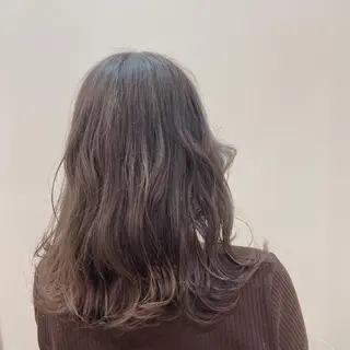 セミロング カラー ヘアアレンジ Mirai 🧸のヘアスタイル