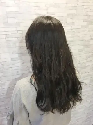 ロング 足立 磨咲のヘアスタイル