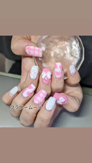 ネイル フラワー ムーンのネイルデザイン