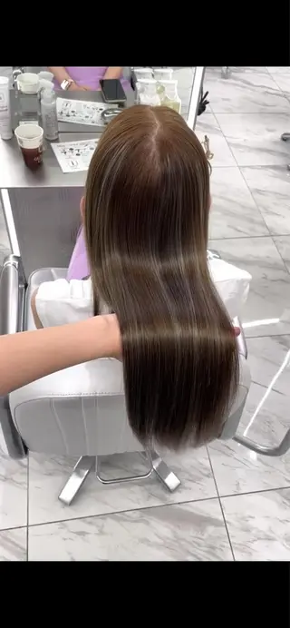 ロング 菜々🫧新宿 透明感ケアブリーチのヘアスタイル