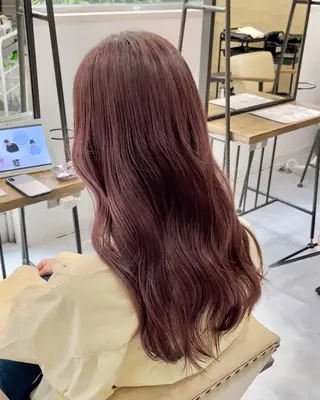 ロング メンズバレイヤージュ 斉藤春のヘアスタイル