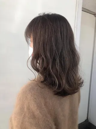 セミロング カラー 韓国🇰🇷レイヤー 映える顔周り🩷のヘアスタイル