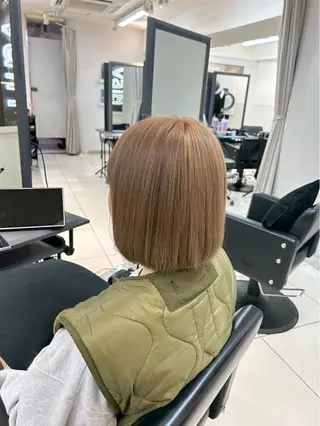 カラー ヘアアレンジ ボブ/透明感ベージュ 🫧クルミ🌟のヘアスタイル