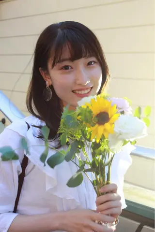 ミディアム 福原 亜祐美のヘアスタイル