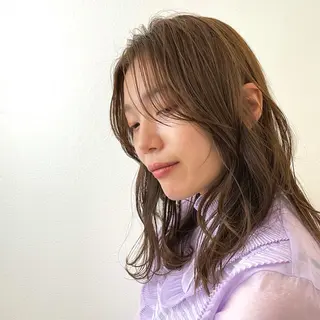 ロング KNOWHOW京都所属・トレンド/顔まわり/ レイヤー/グレージュのヘアスタイル