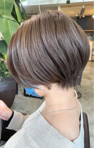 ショート カラー 艶カラー/ハイトーン Anjuのヘアスタイル