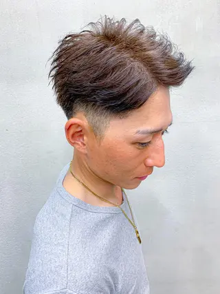 ショート カラー メンズ 尾﨑 純也のヘアスタイル