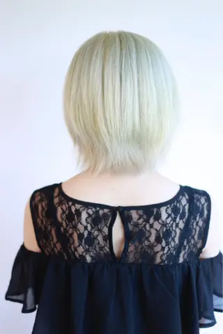 ショート カラー ハイトーン/レイヤー /ケアブリーチ石川治のヘアスタイル