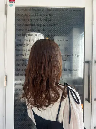 セミロング まみ/暖色カラー /デザインカラーのヘアスタイル