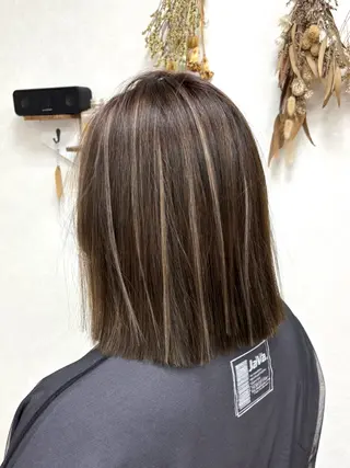 ミディアム Ring  by Moremuu所属・issy/ハイライト ハイトーン／レイヤーのヘアスタイル