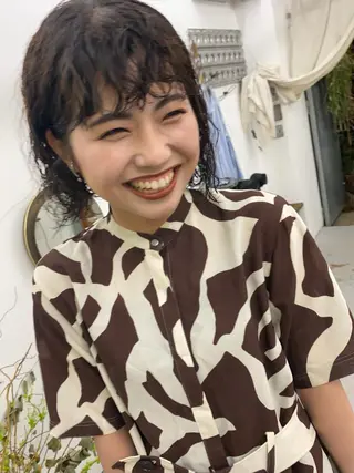 ミディアム パーマ qiie/ワンカラー インナーカラーのヘアスタイル