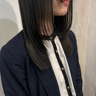 セミロング カラー 小顔ショート🦋 八巻ちさとのヘアスタイル