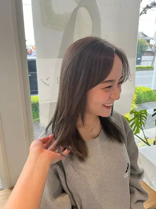 カラー 安江 結菜のヘアスタイル