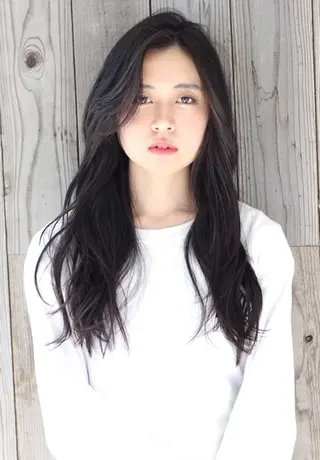 ロング カラー YOCCHI ヘアデザイナーのヘアスタイル