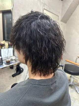 ミディアム パーマ メンズ 💎メンズパーマ特化 🥇癖毛活かしのプロのヘアスタイル