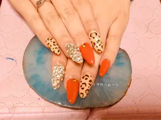 ネイル フラワー ムーンのネイルデザイン