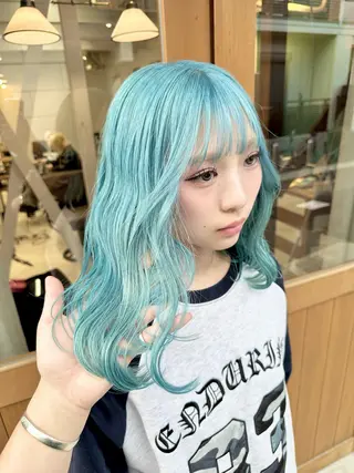 ミディアム カラー kai .のヘアスタイル