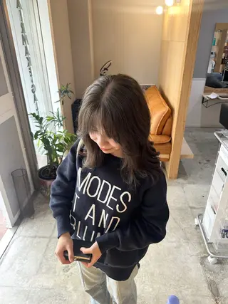 ミディアム miloc MOMOKAのヘアスタイル