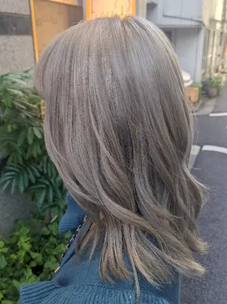 セミロング カラー fuwat所属・秋葉原でカラーする なら🐉ちぇーたんのヘアスタイル