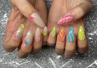 ネイル VIERU 🌈🎀💖のネイルデザイン