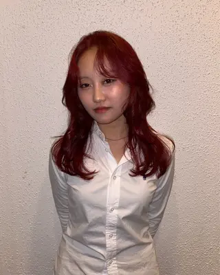 ロング カラー 角田 桃香のヘアスタイル