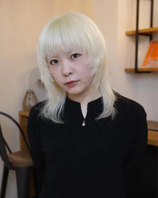 セミロング カラー ハイトーンカラー ⭐️NAZUNAのヘアスタイル