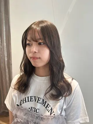 セミロング カラー 髙林 優衣のヘアスタイル