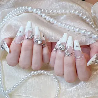 ネイル RAFFINE 月🦋🩵のネイルデザイン