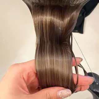 ロング カラー 小野 茉奈美のヘアスタイル