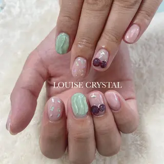 ネイル LOUISE CRYSTALのネイルデザイン