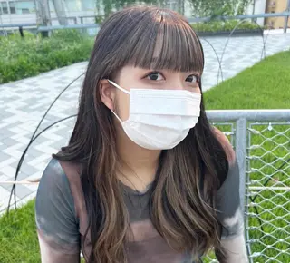 ロング ハイトーン/ ダブルカラー/透明感のヘアスタイル