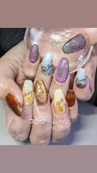 ネイル フラワー ムーンのネイルデザイン