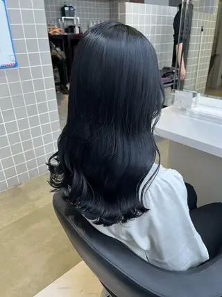 セミロング 寒色＆ブリーチ特化 寒色MiOのヘアスタイル