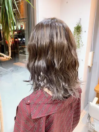 ミディアム 白髪ぼかしハイライト 柳川拓哉のヘアスタイル