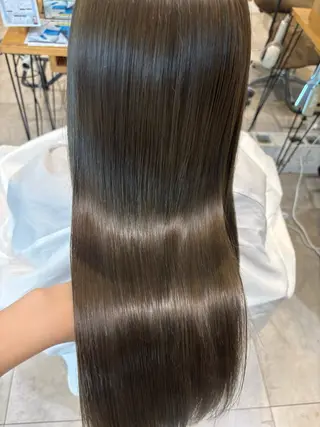 ロング カラー 肌に馴染むハイトーン /ミルクティーカラーのヘアスタイル