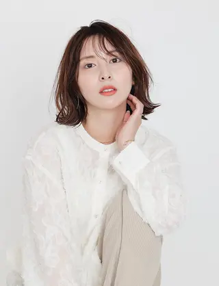 ミディアム hoNua. 栄/透明感カラーのヘアスタイル