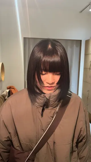 ミディアム カラー YUI／レイヤー カット/透明感カラーのヘアスタイル