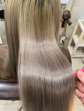 セミロング 艶髪/ハイトーン/ ヘアセット/モエノのヘアスタイル