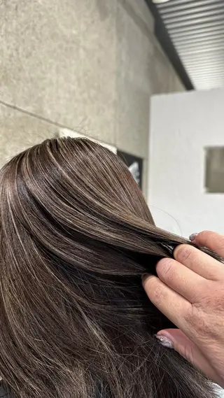 ミディアム 岩間 萌々果/eimのヘアスタイル