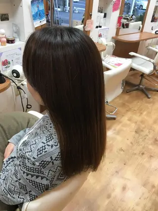 ロング 湯浅貴子 【ストレートパーマ】のヘアスタイル