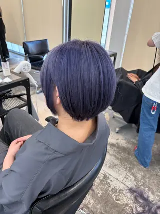 ショート カラー HIKARI🐈‍⬛ ハイトーン×デザインのヘアスタイル